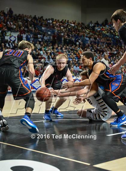 Thumbnail 1 in Charleston vs. Cedar Ridge (AAA 3A Final) photogallery.