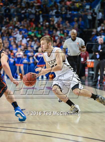 Thumbnail 2 in Charleston vs. Cedar Ridge (AAA 3A Final) photogallery.