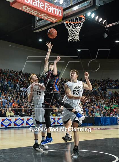 Thumbnail 2 in Charleston vs. Cedar Ridge (AAA 3A Final) photogallery.