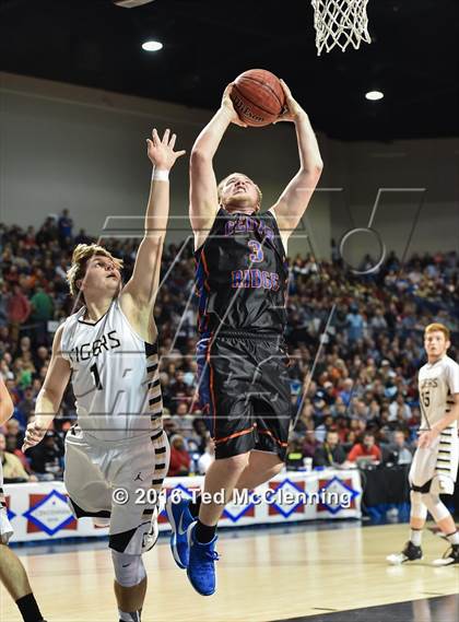 Thumbnail 2 in Charleston vs. Cedar Ridge (AAA 3A Final) photogallery.