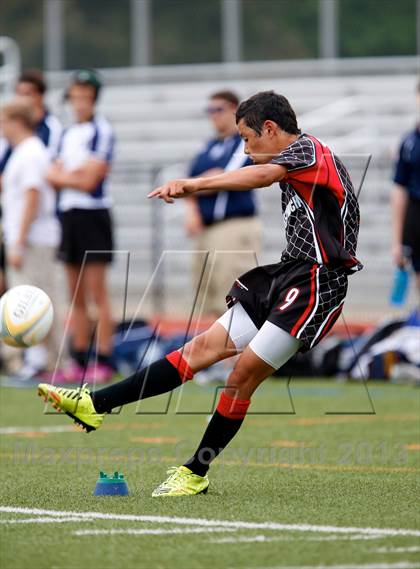 Thumbnail 3 in Greenwich vs. Staples (Division 1 Semifinal) photogallery.