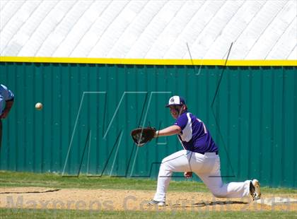 Thumbnail 1 in South Beauregard vs DeRidder (Coleman's Lawn Care Knight Classic) photogallery.
