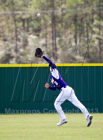 Thumbnail 1 in South Beauregard vs DeRidder (Coleman's Lawn Care Knight Classic) photogallery.