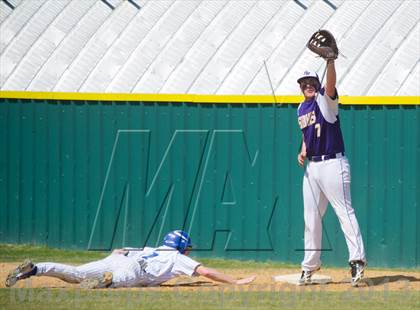 Thumbnail 1 in South Beauregard vs DeRidder (Coleman's Lawn Care Knight Classic) photogallery.