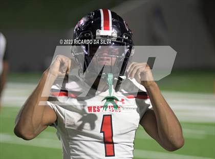 Thumbnail 1 in Klein Cain vs Westfield (UIL Football 6A Division I Area Playoff) photogallery.