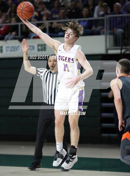 Thumbnail 3 in Waverly vs. McClain (OHSAA D2 Regional Semifinal) photogallery.