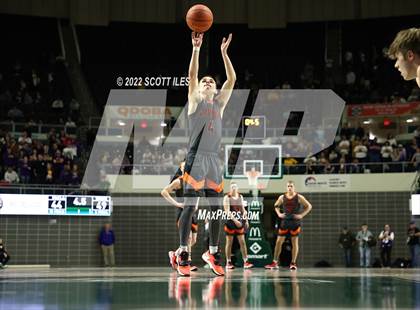 Thumbnail 1 in Waverly vs. McClain (OHSAA D2 Regional Semifinal) photogallery.
