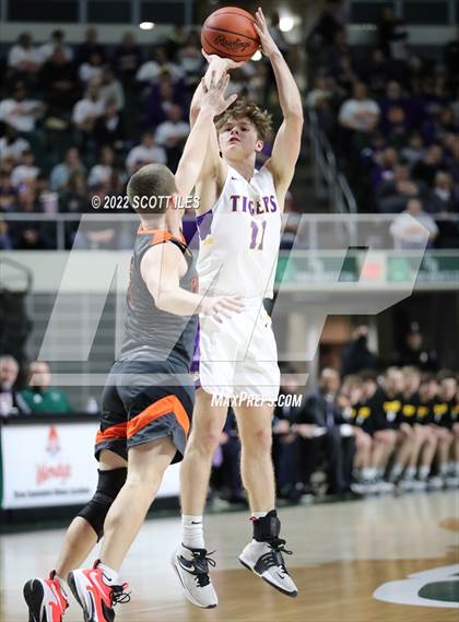 Thumbnail 3 in Waverly vs. McClain (OHSAA D2 Regional Semifinal) photogallery.