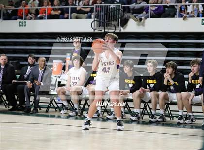 Thumbnail 3 in Waverly vs. McClain (OHSAA D2 Regional Semifinal) photogallery.