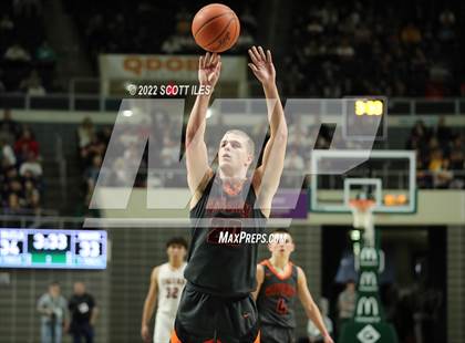 Thumbnail 3 in Waverly vs. McClain (OHSAA D2 Regional Semifinal) photogallery.