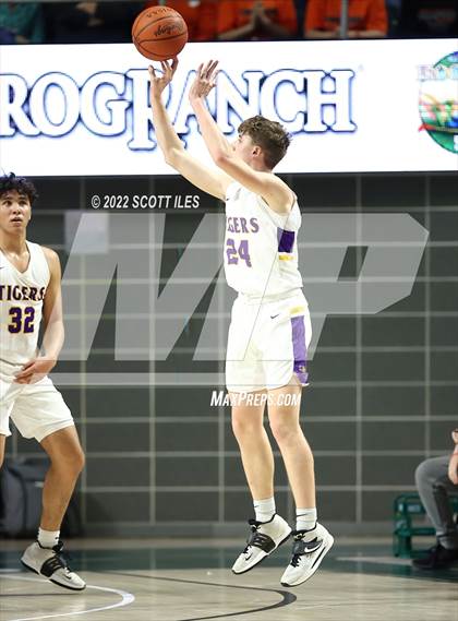 Thumbnail 2 in Waverly vs. McClain (OHSAA D2 Regional Semifinal) photogallery.