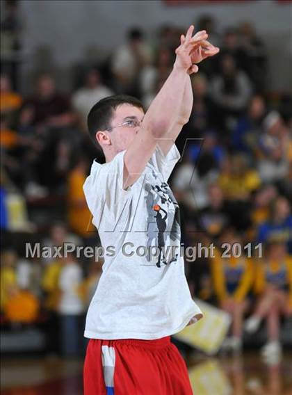 Thumbnail 1 in Meridian vs. Trico (IHSA Class 1A Norris City Sectional Championship) photogallery.