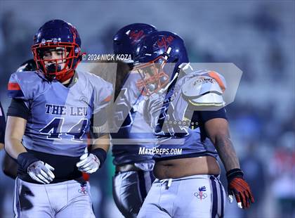 Thumbnail 1 in Inglewood vs. Leuzinger photogallery.