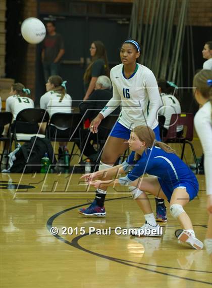 Thumbnail 2 in Hamilton vs Xavier (Gilbert Invitational) photogallery.