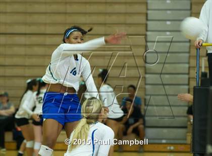 Thumbnail 3 in Hamilton vs Xavier (Gilbert Invitational) photogallery.