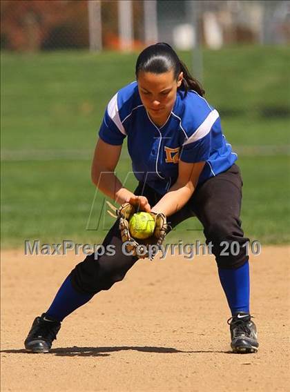 Thumbnail 3 in Vacaville vs. Del Campo photogallery.