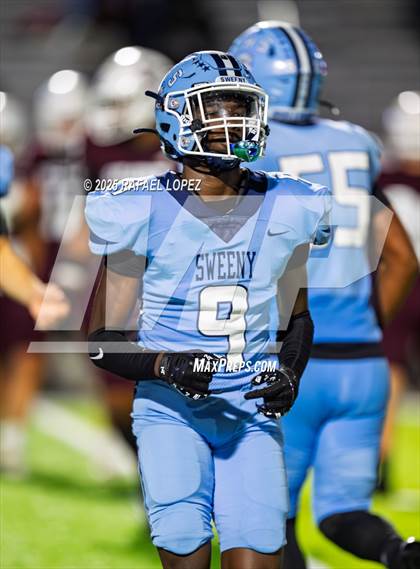 Thumbnail 2 in Silsbee vs. Sweeny (UIL Football 4A D2 Bi-District) photogallery.