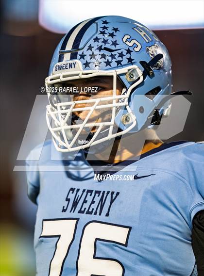 Thumbnail 1 in Silsbee vs. Sweeny (UIL 4A D2 Football Bi-District) photogallery.
