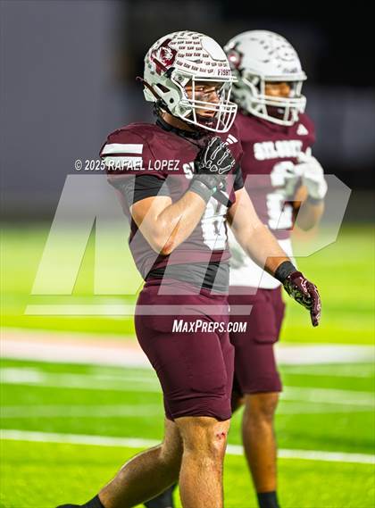 Thumbnail 3 in Silsbee vs. Sweeny (UIL 4A D2 Football Bi-District) photogallery.