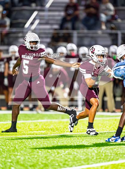 Thumbnail 2 in Silsbee vs. Sweeny (UIL 4A D2 Football Bi-District) photogallery.