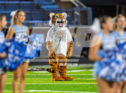 Thumbnail 2 in Silsbee vs. Sweeny (UIL Football 4A D2 Bi-District) photogallery.