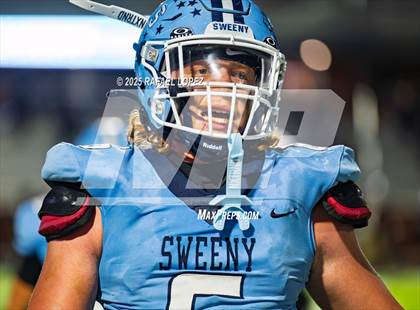 Thumbnail 1 in Silsbee vs. Sweeny (UIL 4A D2 Football Bi-District) photogallery.