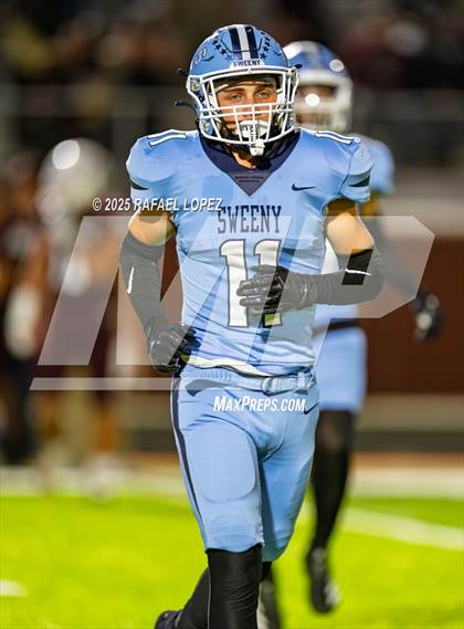 Thumbnail 2 in Silsbee vs. Sweeny (UIL Football 4A D2 Bi-District) photogallery.
