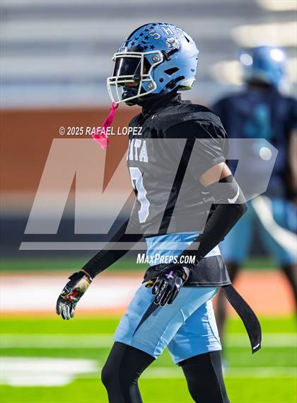 Thumbnail 2 in Silsbee vs. Sweeny (UIL 4A D2 Football Bi-District) photogallery.