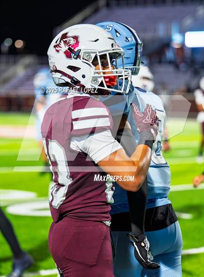 Thumbnail 3 in Silsbee vs. Sweeny (UIL Football 4A D2 Bi-District) photogallery.