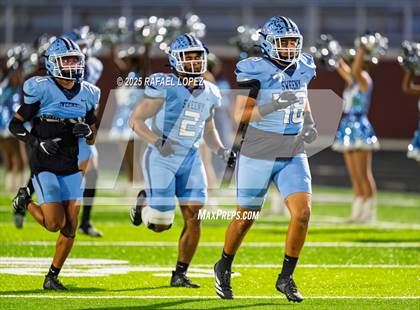 Thumbnail 2 in Silsbee vs. Sweeny (UIL Football 4A D2 Bi-District) photogallery.