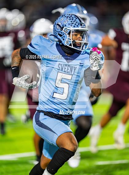Thumbnail 1 in Silsbee vs. Sweeny (UIL 4A D2 Football Bi-District) photogallery.