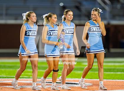 Thumbnail 1 in Silsbee vs. Sweeny (UIL Football 4A D2 Bi-District) photogallery.