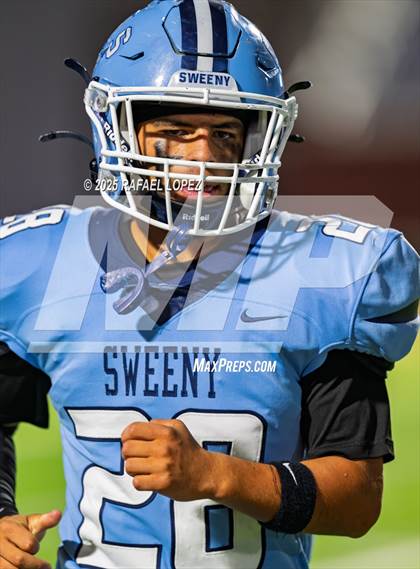 Thumbnail 1 in Silsbee vs. Sweeny (UIL Football 4A D2 Bi-District) photogallery.