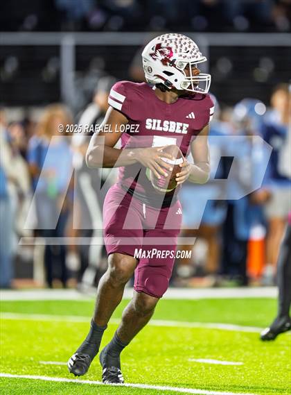 Thumbnail 1 in Silsbee vs. Sweeny (UIL Football 4A D2 Bi-District) photogallery.