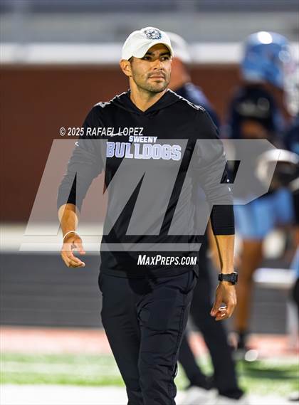 Thumbnail 3 in Silsbee vs. Sweeny (UIL 4A D2 Football Bi-District) photogallery.
