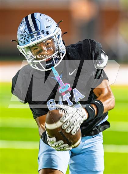 Thumbnail 1 in Silsbee vs. Sweeny (UIL 4A D2 Football Bi-District) photogallery.