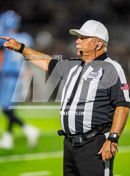 Thumbnail 3 in Silsbee vs. Sweeny (UIL Football 4A D2 Bi-District) photogallery.