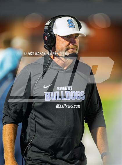 Thumbnail 2 in Silsbee vs. Sweeny (UIL Football 4A D2 Bi-District) photogallery.