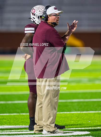 Thumbnail 2 in Silsbee vs. Sweeny (UIL Football 4A D2 Bi-District) photogallery.