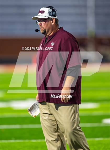 Thumbnail 3 in Silsbee vs. Sweeny (UIL 4A D2 Football Bi-District) photogallery.