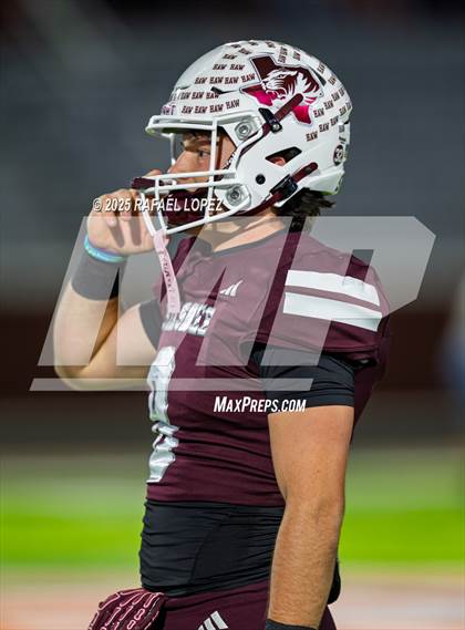 Thumbnail 1 in Silsbee vs. Sweeny (UIL 4A D2 Football Bi-District) photogallery.