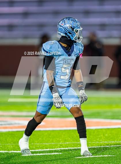 Thumbnail 3 in Silsbee vs. Sweeny (UIL Football 4A D2 Bi-District) photogallery.