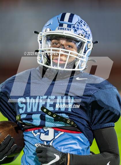 Thumbnail 3 in Silsbee vs. Sweeny (UIL 4A D2 Football Bi-District) photogallery.