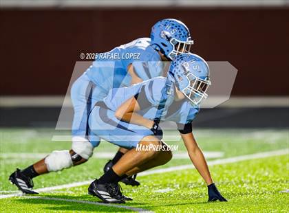 Thumbnail 2 in Silsbee vs. Sweeny (UIL Football 4A D2 Bi-District) photogallery.