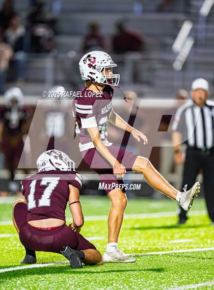 Thumbnail 1 in Silsbee vs. Sweeny (UIL Football 4A D2 Bi-District) photogallery.