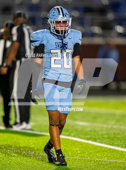 Thumbnail 2 in Silsbee vs. Sweeny (UIL Football 4A D2 Bi-District) photogallery.