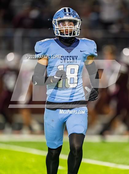 Thumbnail 3 in Silsbee vs. Sweeny (UIL 4A D2 Football Bi-District) photogallery.