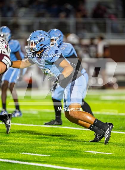 Thumbnail 3 in Silsbee vs. Sweeny (UIL Football 4A D2 Bi-District) photogallery.