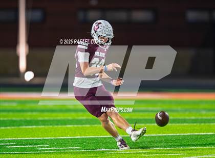 Thumbnail 3 in Silsbee vs. Sweeny (UIL 4A D2 Football Bi-District) photogallery.