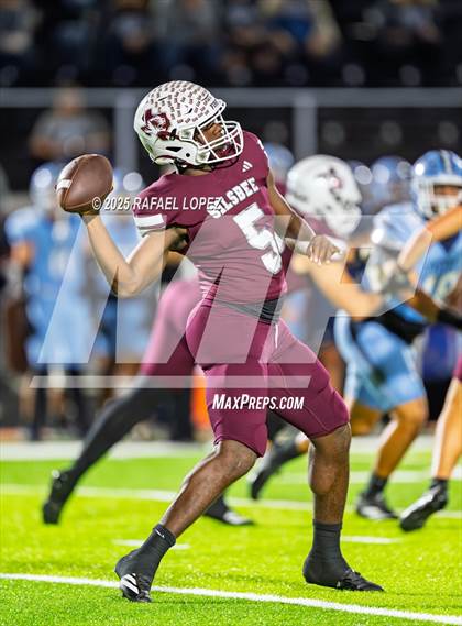 Thumbnail 2 in Silsbee vs. Sweeny (UIL 4A D2 Football Bi-District) photogallery.